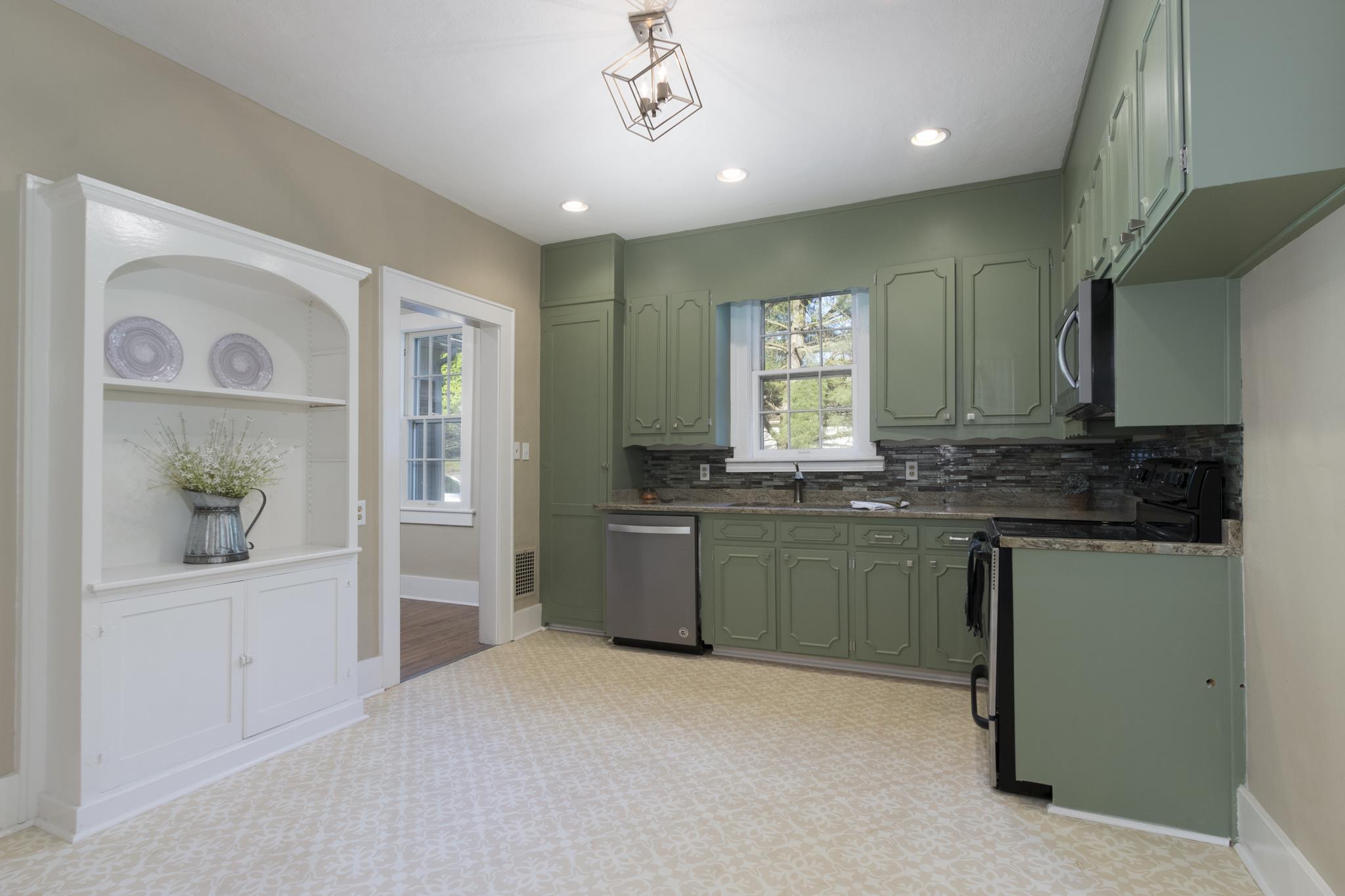 614 3rd Avenue West Springfield, TN 37172 - Photo 8 of 27 Kitchen