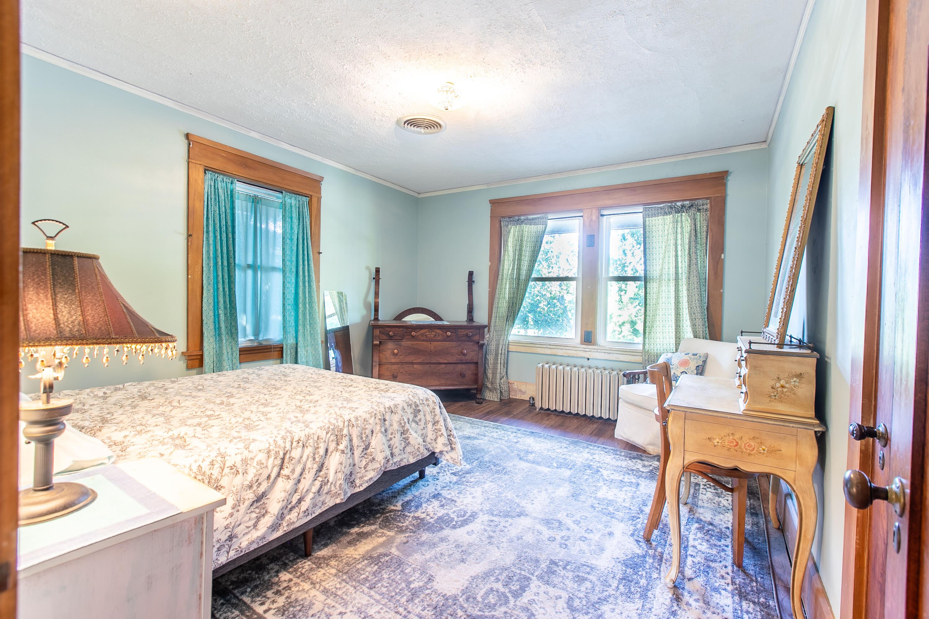 2915 Washington Avenue Racine, WI 53405 - Photo 18 of 29 Large BR with vinyl windows!