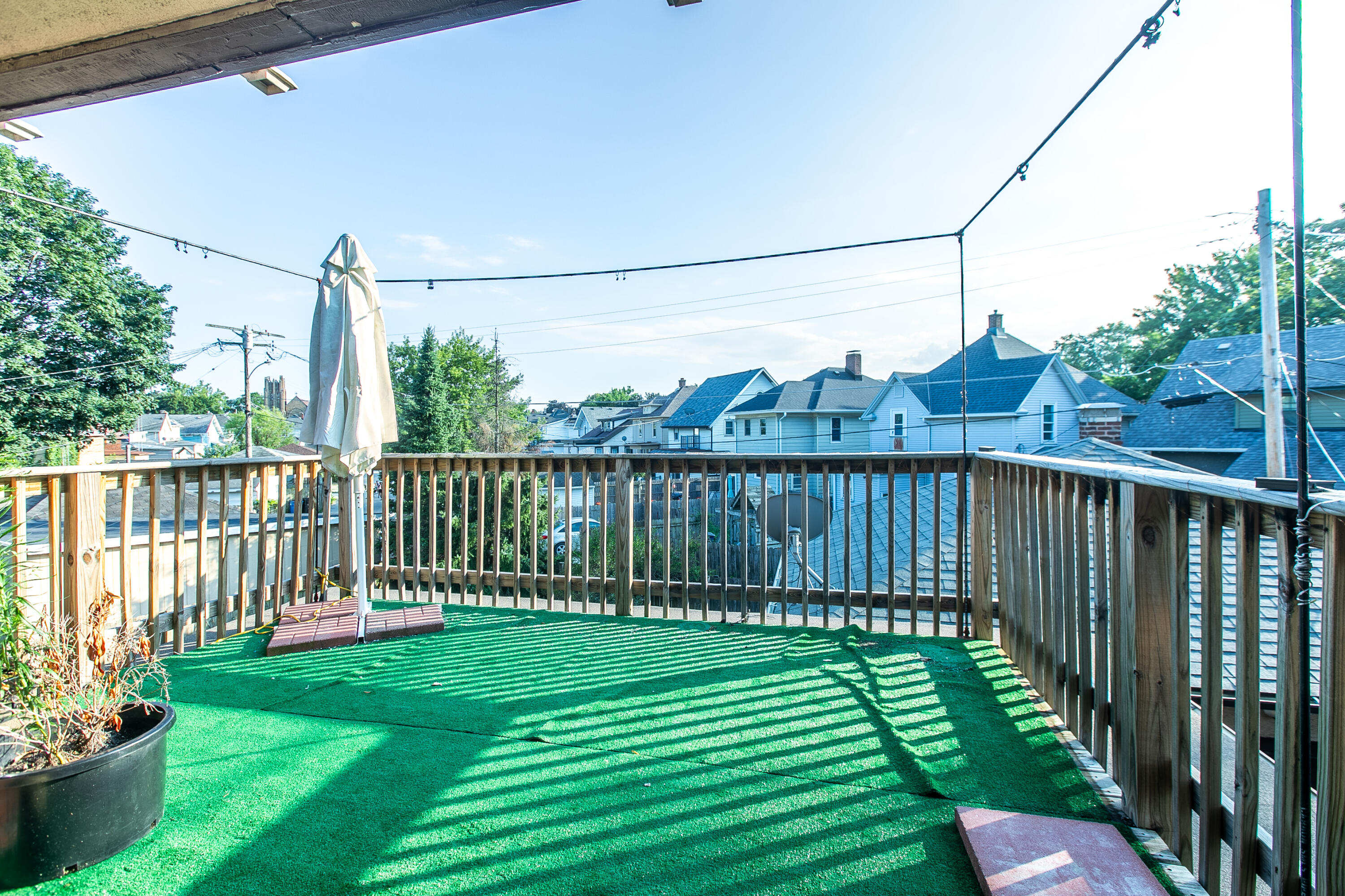 2915 Washington Avenue Racine, WI 53405 - Photo 25 of 29 Enjoy the sun or evenings here!