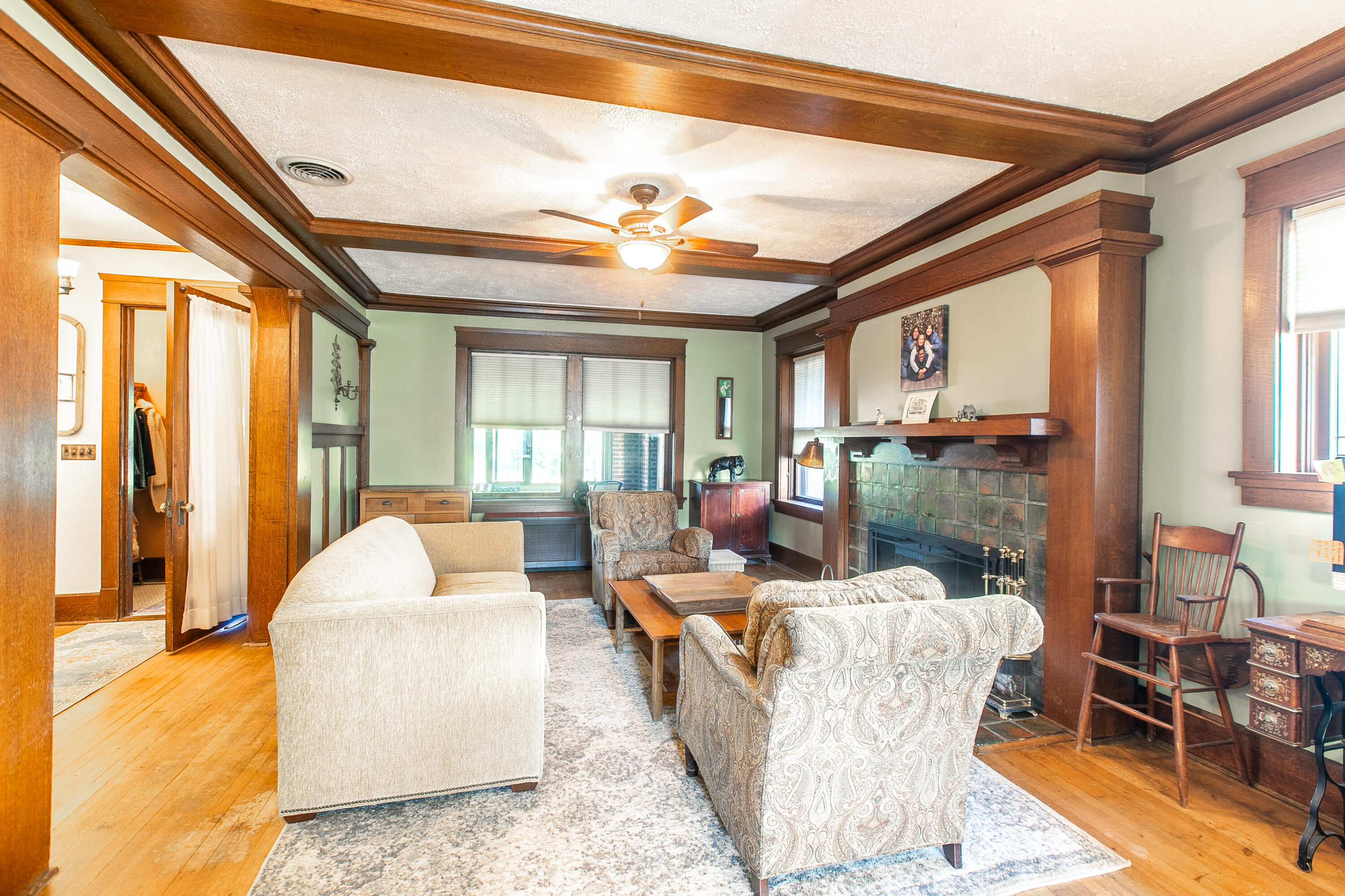 2915 Washington Avenue Racine, WI 53405 - Photo 6 of 29 Generous-size cozy room with natural fireplace!