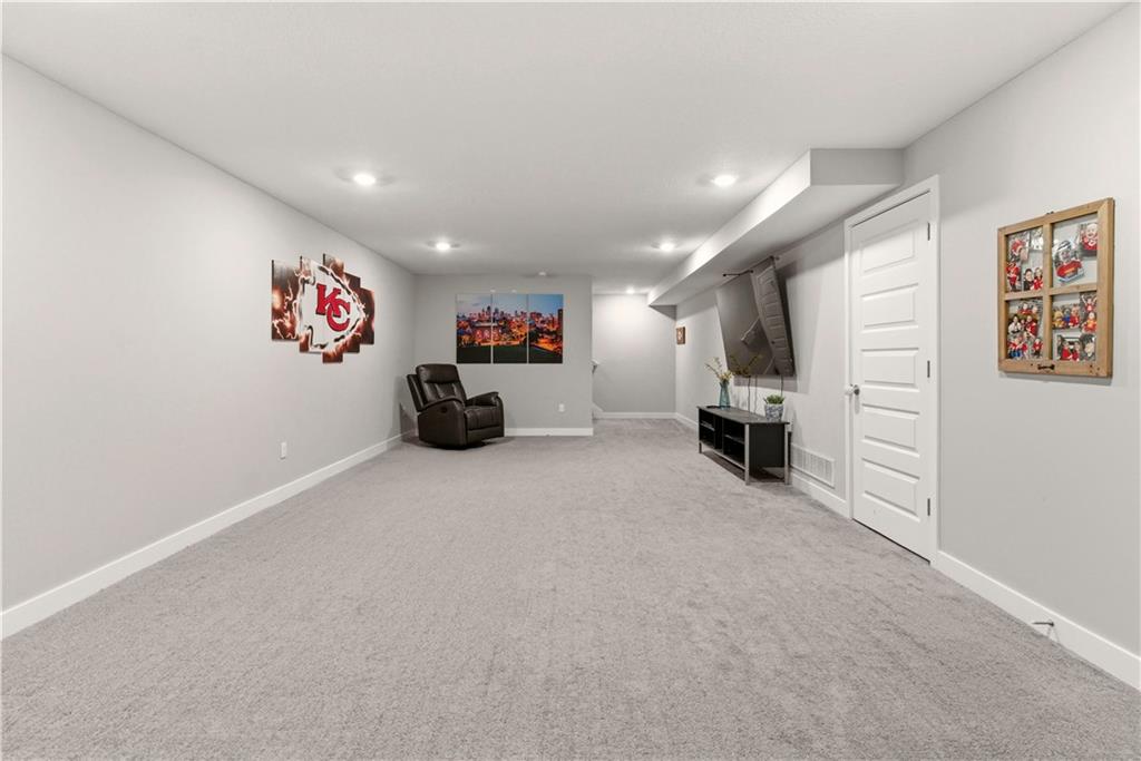 8913 Southwest 8th Street Blue Springs, MO 64064 - Photo 28 of 37