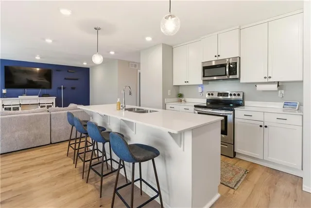 $425,000 | 8913 Southwest 8th Street, Blue Springs, MO 64064