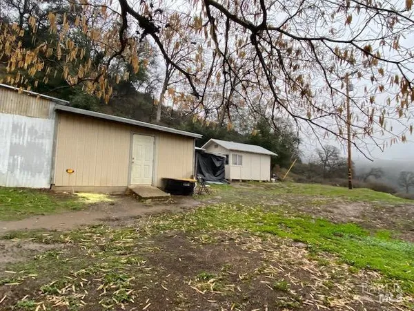 a house view with backyard space