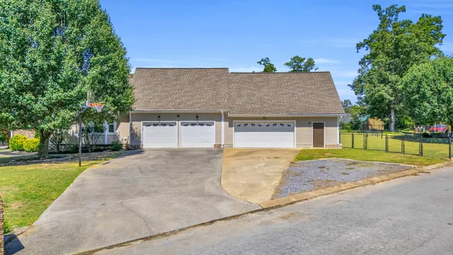 $575,000 | 301 Dogwood Lane, Fort Oglethorpe, GA 30742