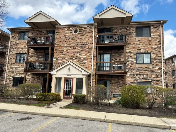 $2,200 | 2215 West Nichols Road, Unit C, Arlington Heights, IL 60004