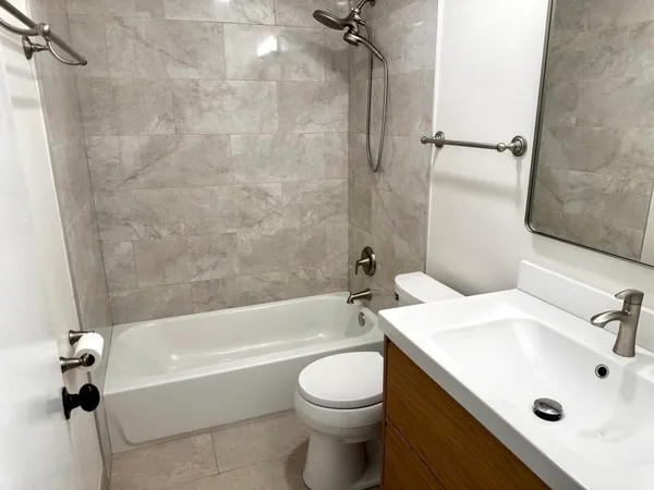 $2,200 | 2215 West Nichols Road, Unit C, Arlington Heights, IL 60004