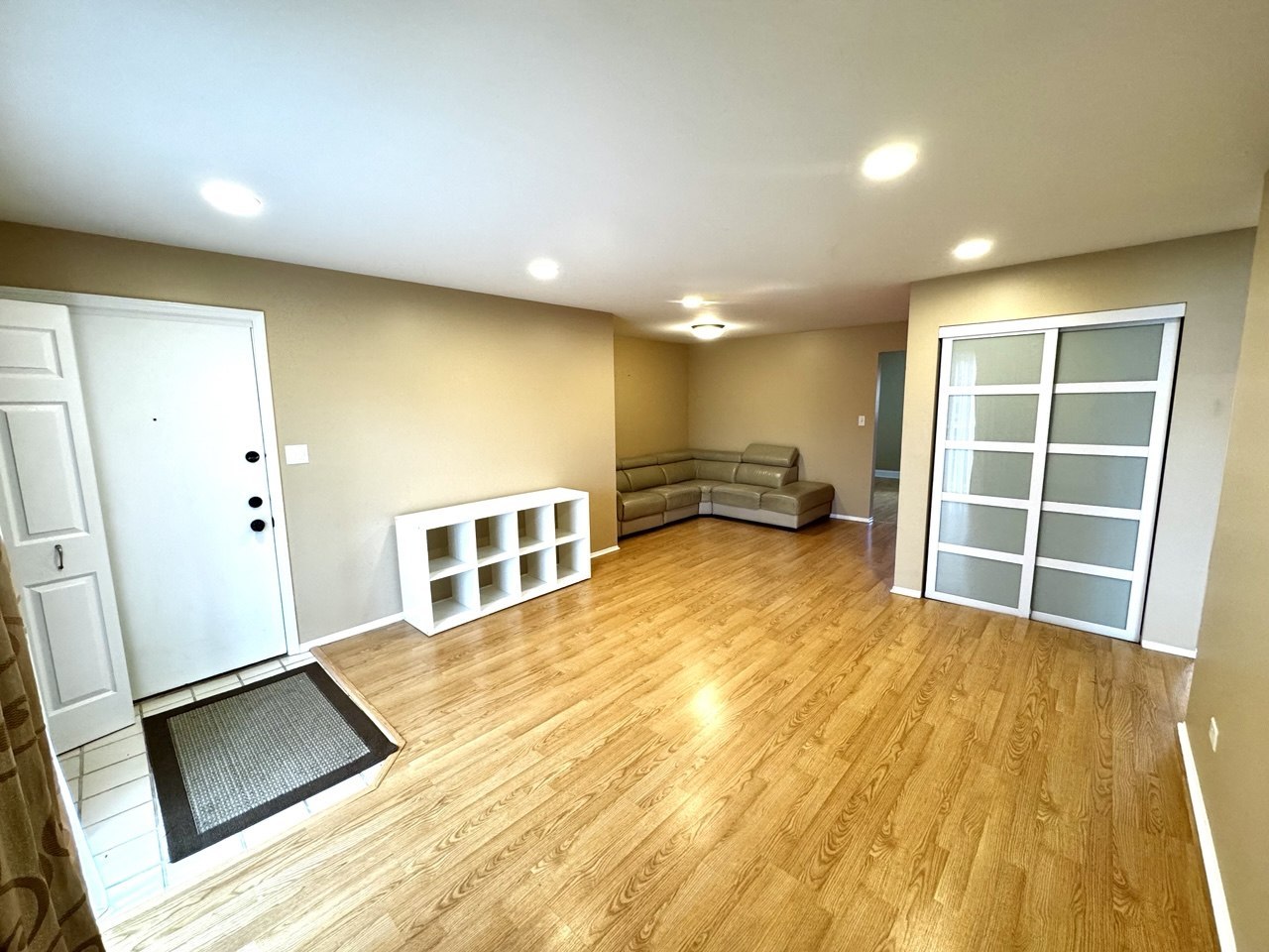 2215 West Nichols Road, Unit C Arlington Heights, IL 60004 - Photo 2 of 14