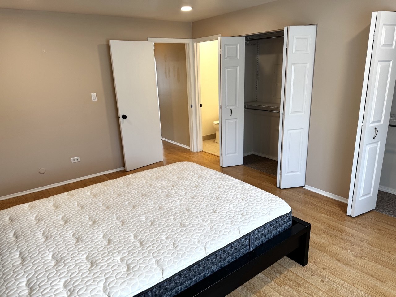 2215 West Nichols Road, Unit C Arlington Heights, IL 60004 - Photo 8 of 14