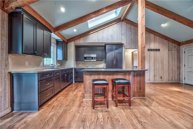 $850,000 | 5524 Mission Road, Fairway, KS 66205