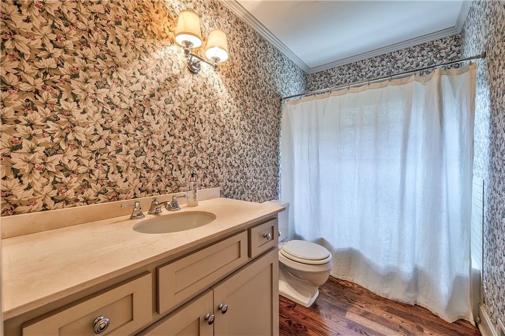 5524 Mission Road Fairway, KS 66205 - Photo 18 of 35