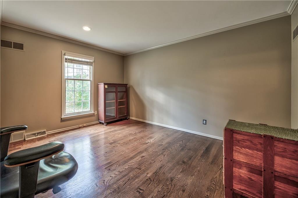 5524 Mission Road Fairway, KS 66205 - Photo 19 of 35