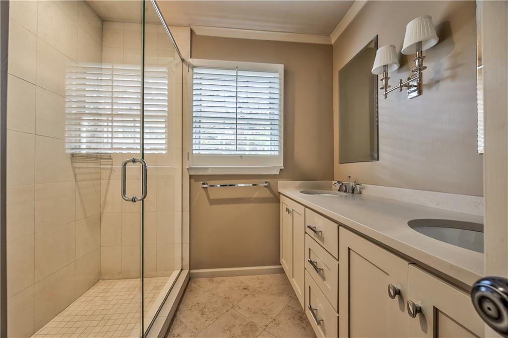 5524 Mission Road Fairway, KS 66205 - Photo 21 of 35