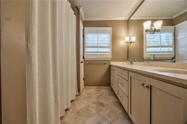 $850,000 | 5524 Mission Road, Fairway, KS 66205