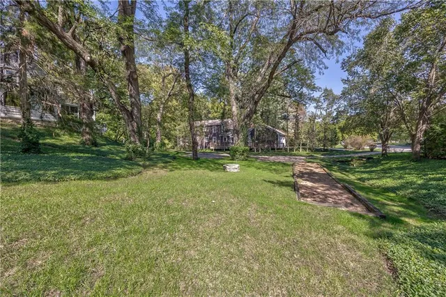 $850,000 | 5524 Mission Road, Fairway, KS 66205