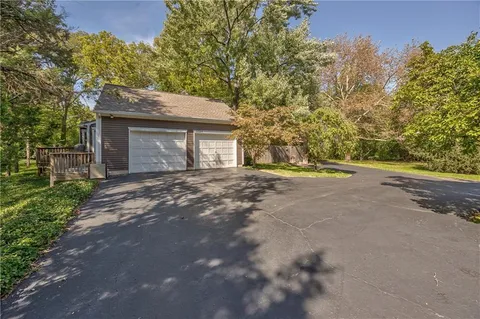 $799,950 | 5524 Mission Road, Fairway, KS 66205