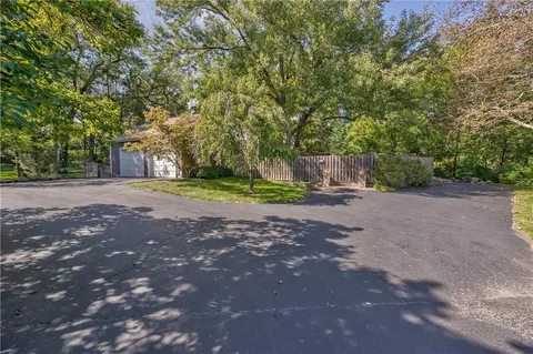 $799,950 | 5524 Mission Road, Fairway, KS 66205