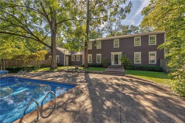 $850,000 | 5524 Mission Road, Fairway, KS 66205