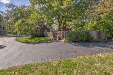 $799,950 | 5524 Mission Road, Fairway, KS 66205