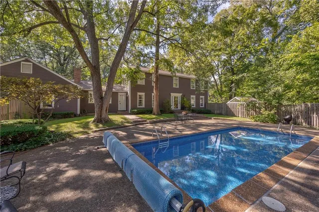 $850,000 | 5524 Mission Road, Fairway, KS 66205