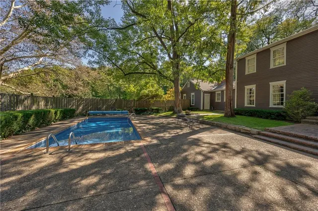 $850,000 | 5524 Mission Road, Fairway, KS 66205