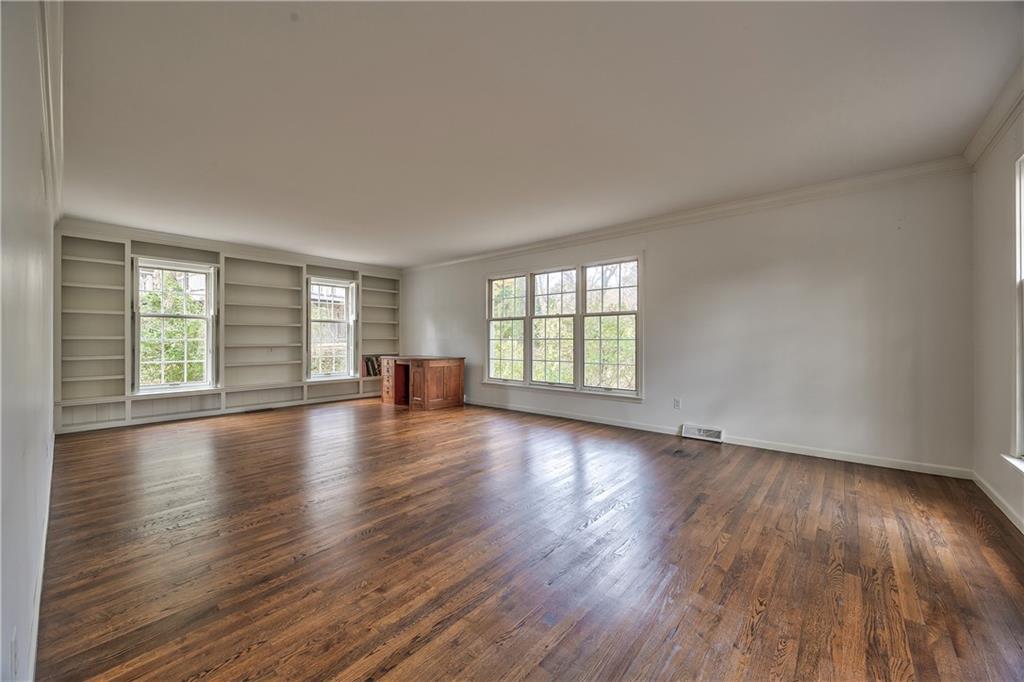 5524 Mission Road Fairway, KS 66205 - Photo 8 of 35