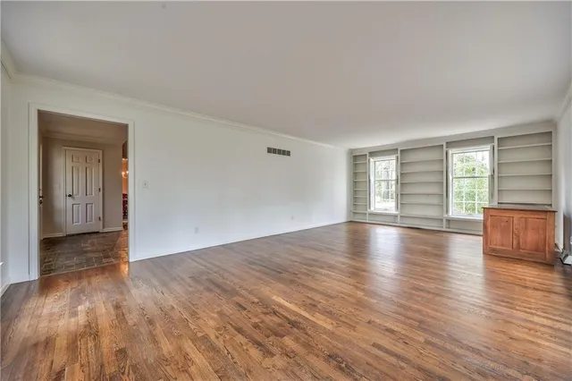 $850,000 | 5524 Mission Road, Fairway, KS 66205