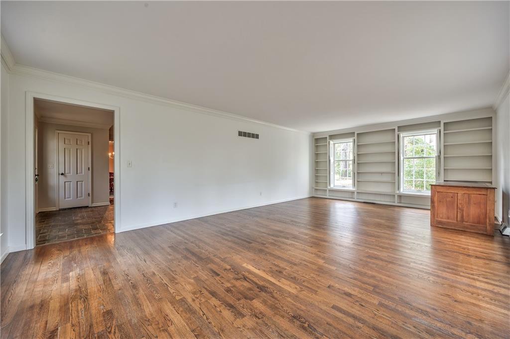 5524 Mission Road Fairway, KS 66205 - Photo 9 of 35