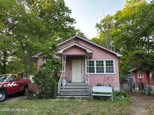 $300,000 | 15 East 1st Street, Howell, NJ 07731