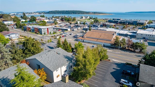 $324,900 | 320 Southeast Barrington Drive, Unit A302, Oak Harbor, WA 98277