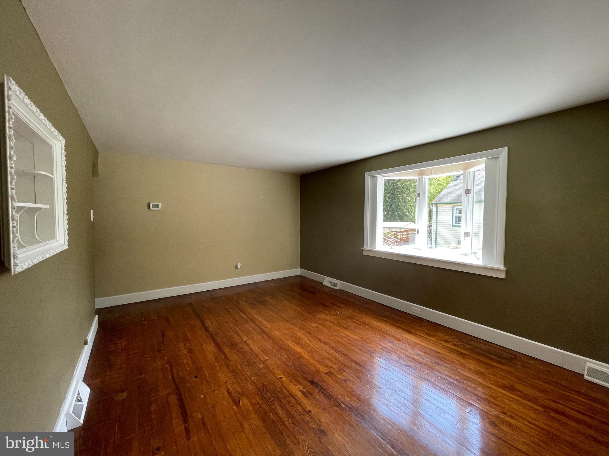 1815 Friedensburg Road Reading, PA 19606 - Photo 11 of 29 Living Room w/Bay Window