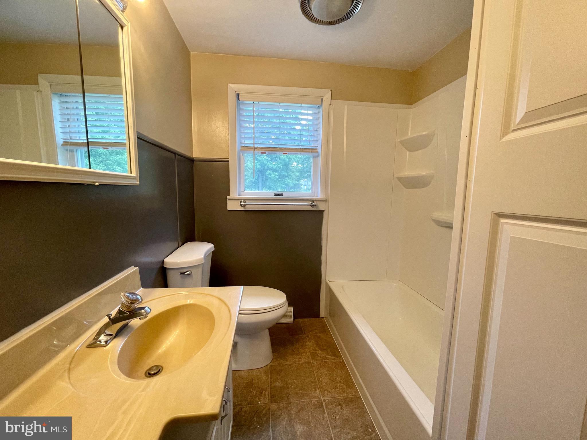 1815 Friedensburg Road Reading, PA 19606 - Photo 20 of 29 Full Bathroom
