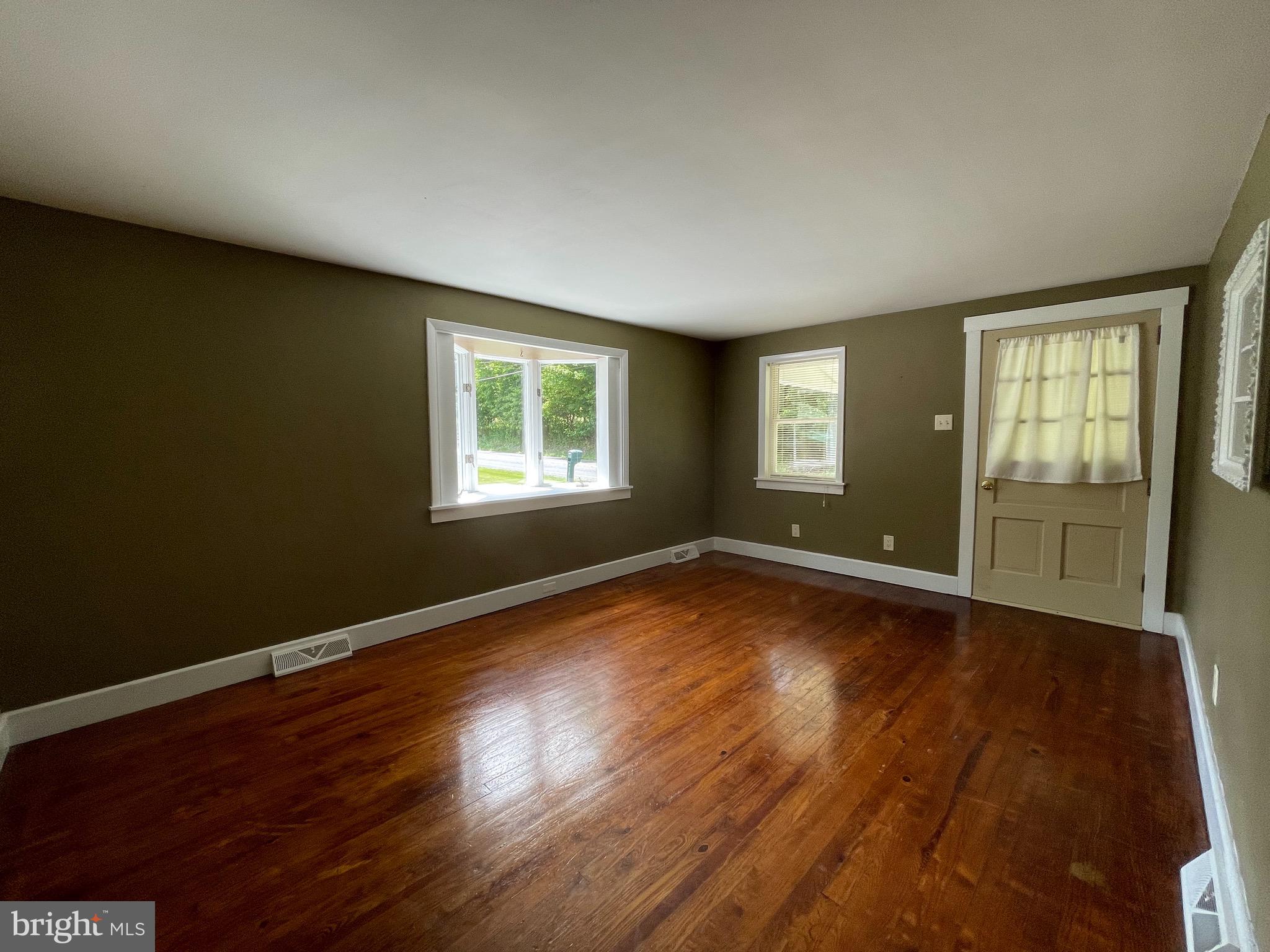 1815 Friedensburg Road Reading, PA 19606 - Photo 10 of 29 Living Room
