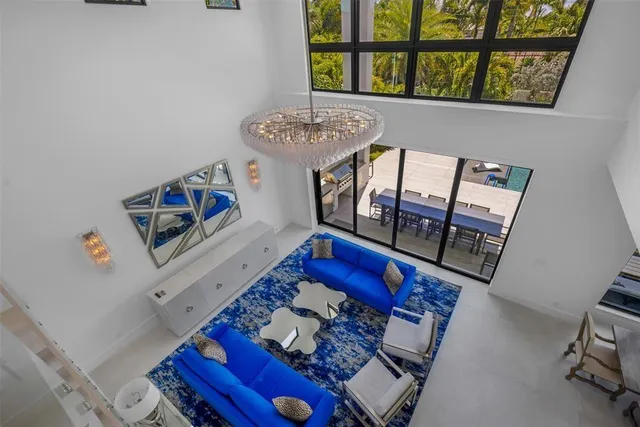 a view of room with ceiling fan