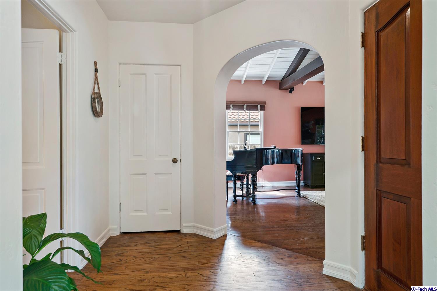 3248 Castera Avenue Glendale, CA 91208 - Photo 5 of 42