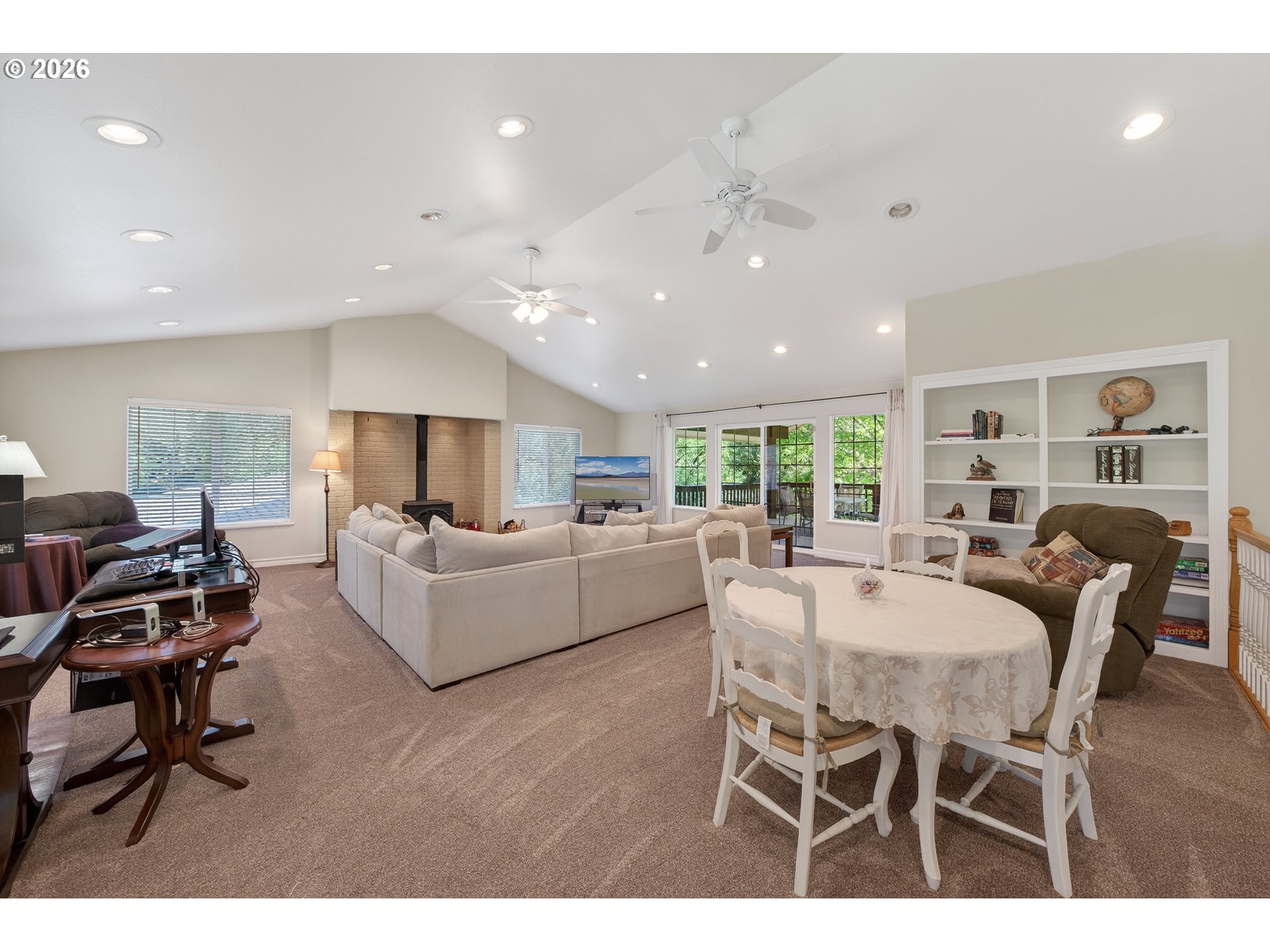 3782 Del Rio Road Roseburg, OR 97471 - Photo 23 of 48