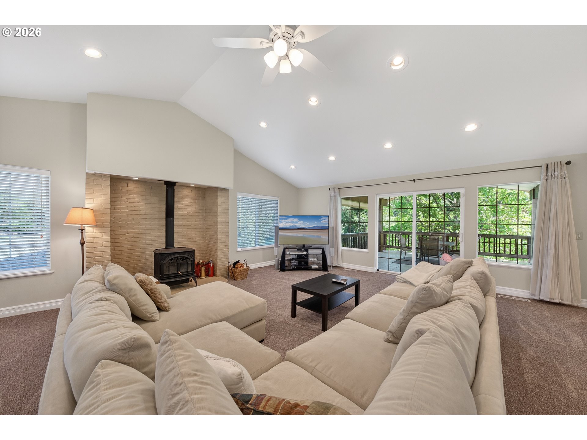 3782 Del Rio Road Roseburg, OR 97471 - Photo 24 of 48