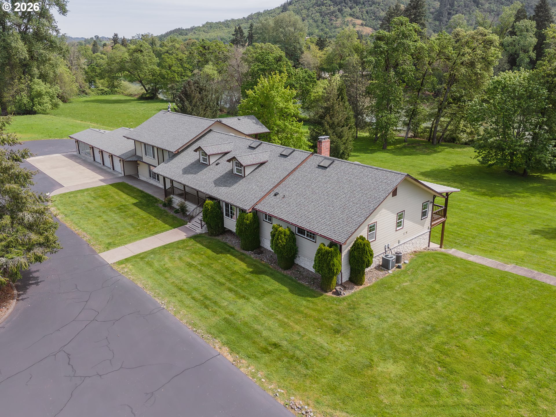 3782 Del Rio Road Roseburg, OR 97471 - Photo 5 of 48