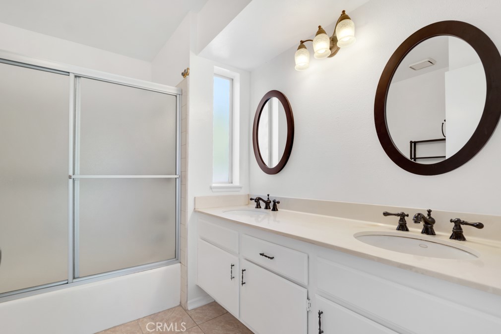 905 Thistlegate Road Oak Park, CA 91377 - Photo 26 of 34