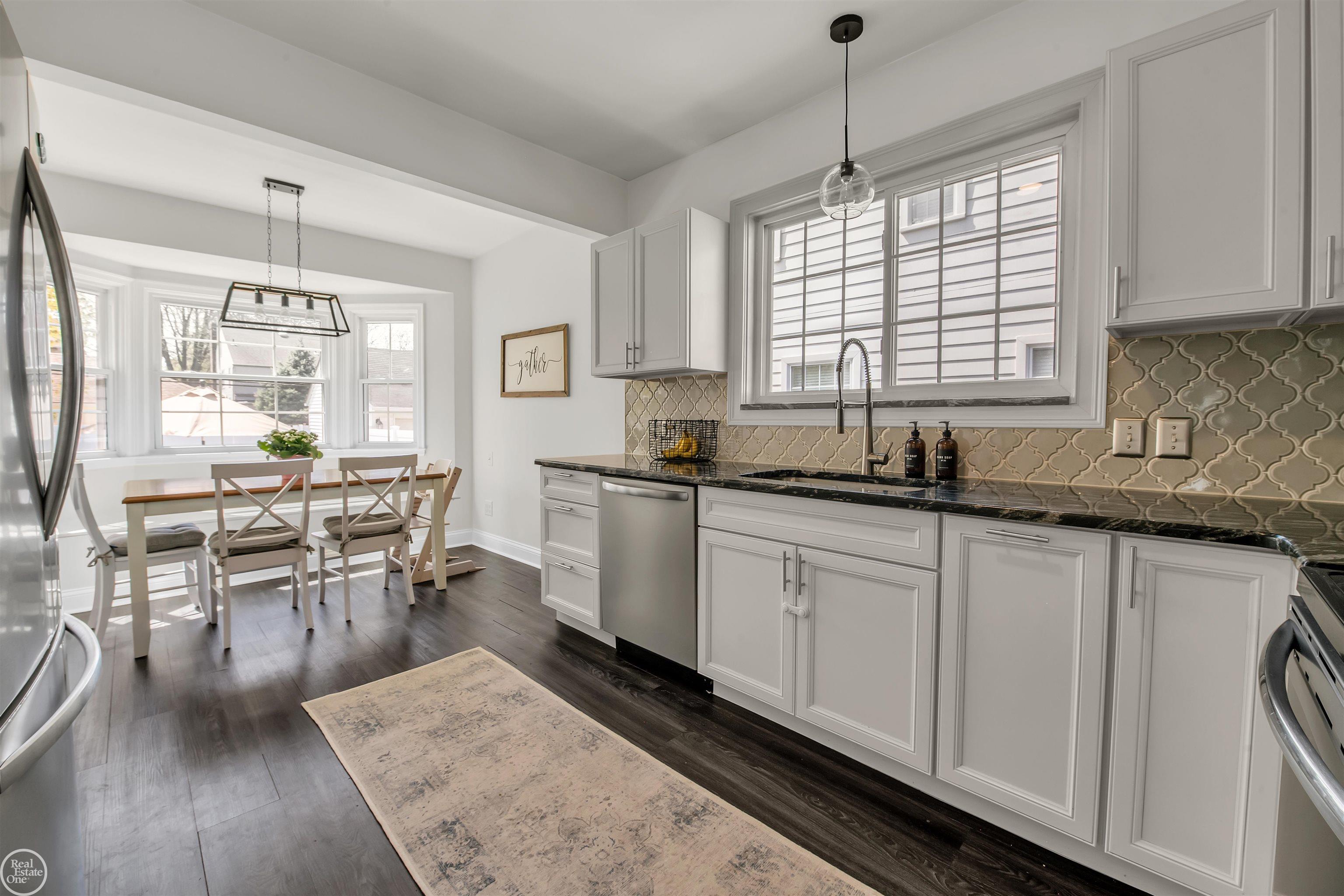 947 Lincoln Road Grosse Pointe, MI 48230 - Photo 14 of 36 50107165-13.JPG
