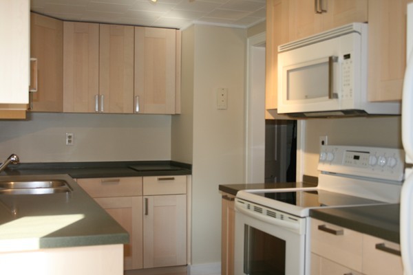 51 Londonderry Road Framingham, MA 01701 - Photo 3 of 12 Gallery Image 3