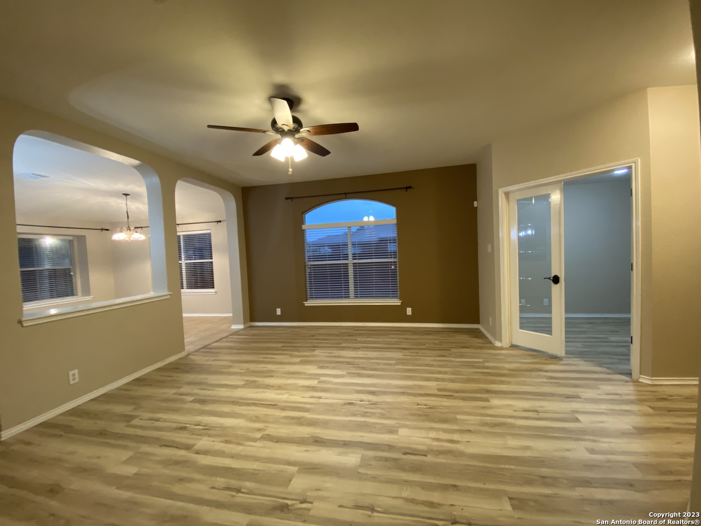 8935 Liberty View Converse, TX 78109 - Photo 3 of 33