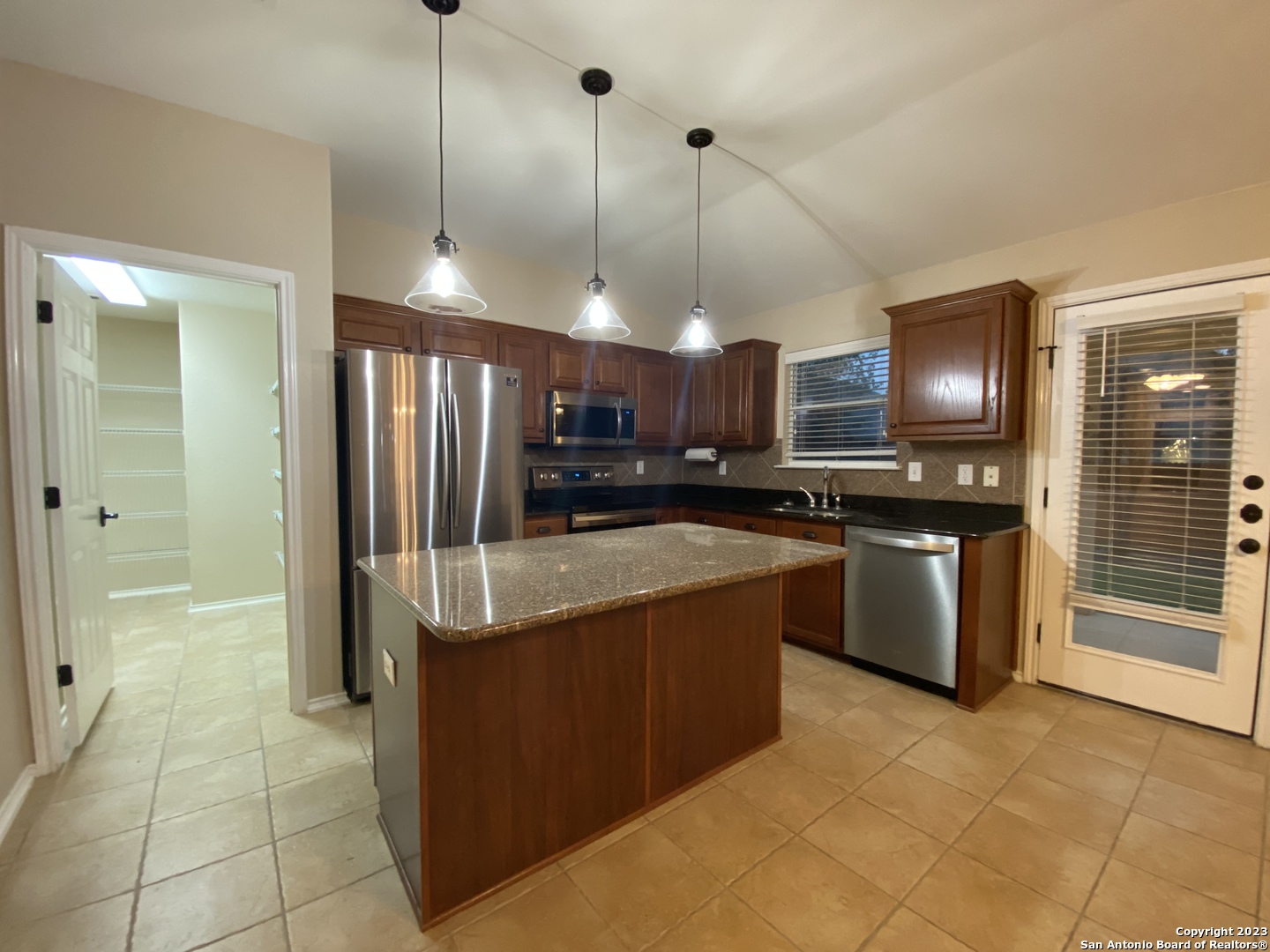 8935 Liberty View Converse, TX 78109 - Photo 7 of 33