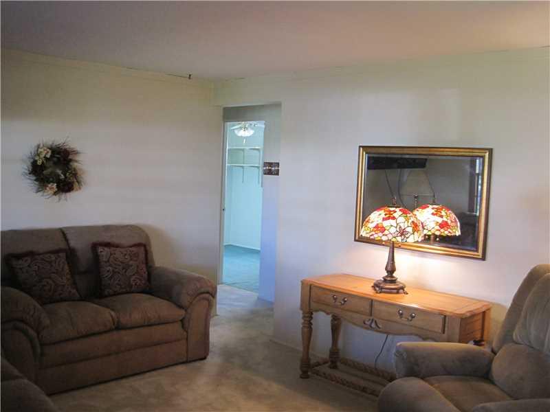 231 Olympic Road Baldwin, PA 15236 - Photo 5 of 25 Living Room.
