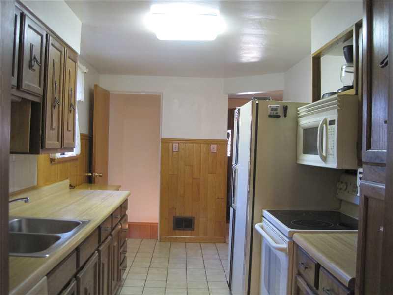 231 Olympic Road Baldwin, PA 15236 - Photo 8 of 25 Kitchen.