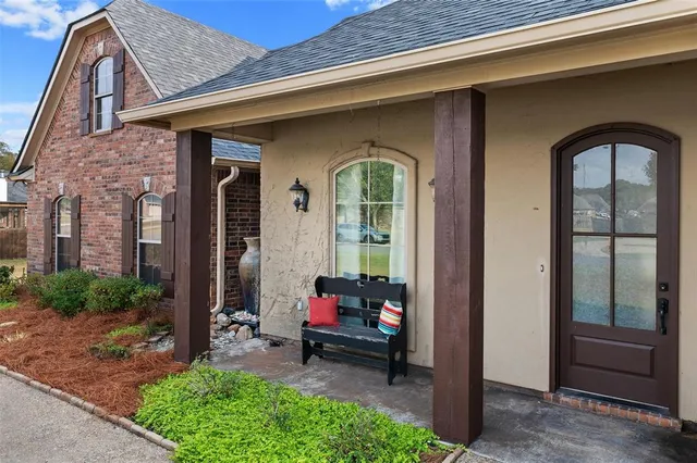 a house view with a outdoor space
