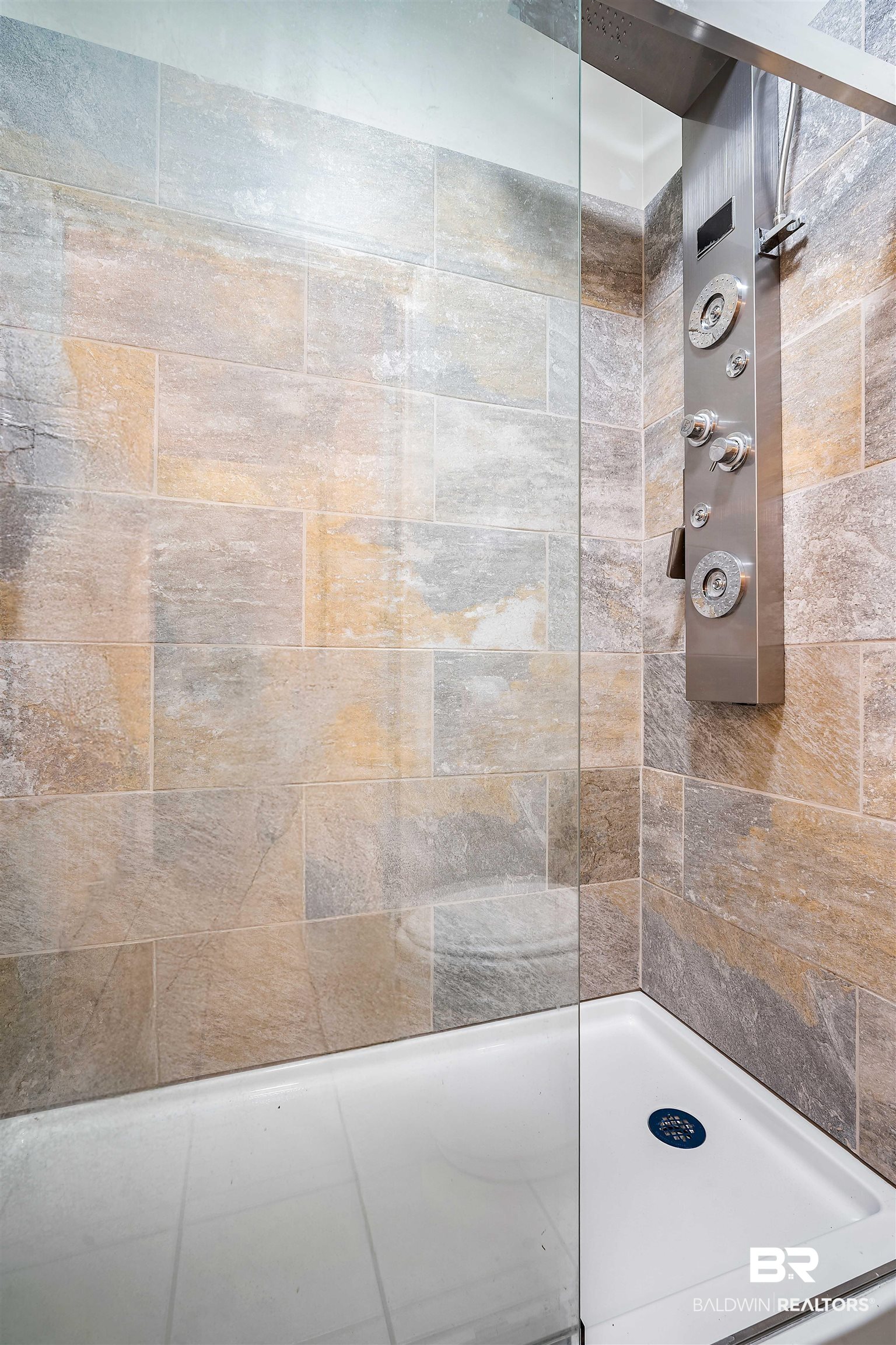 615 Summerlake Place Mobile, AL 36608 - Photo 25 of 35 Bathroom with tiled shower
