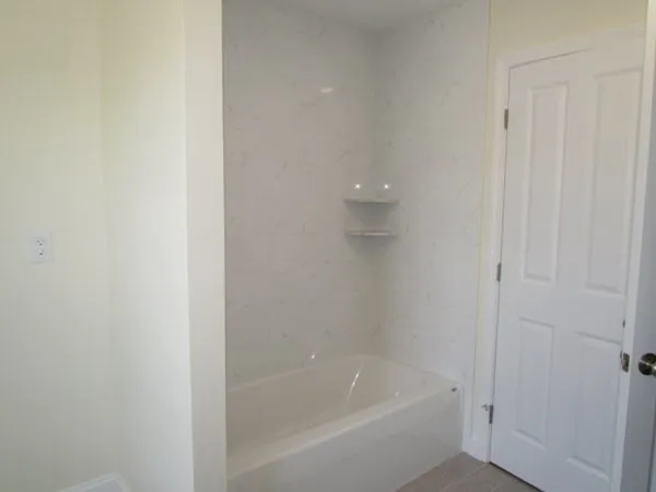 $2,800 | 1093 Main Street, Unit 3, Weymouth, MA 02190