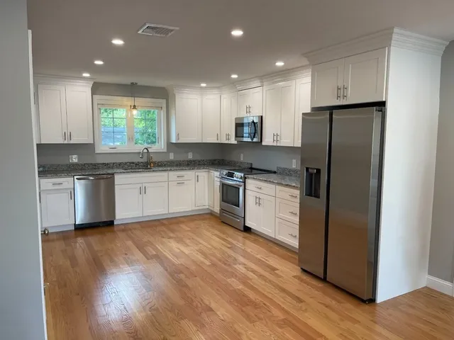 $2,800 | 1093 Main Street, Unit 3, Weymouth, MA 02190