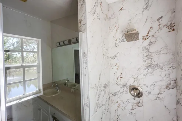 $2,100 | 611 Spring Lake Circle, Tarpon Springs, FL 34688