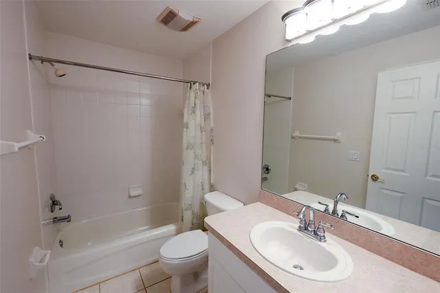 $2,100 | 611 Spring Lake Circle, Tarpon Springs, FL 34688